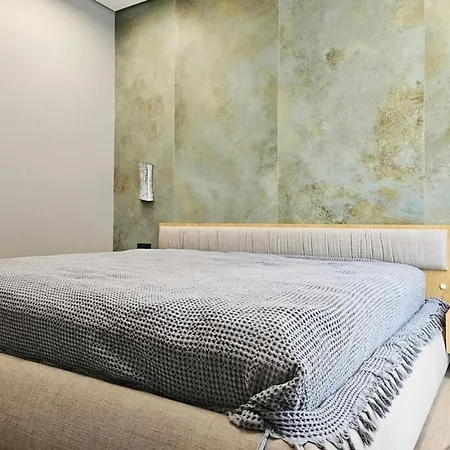 Great In Old City Apartment *